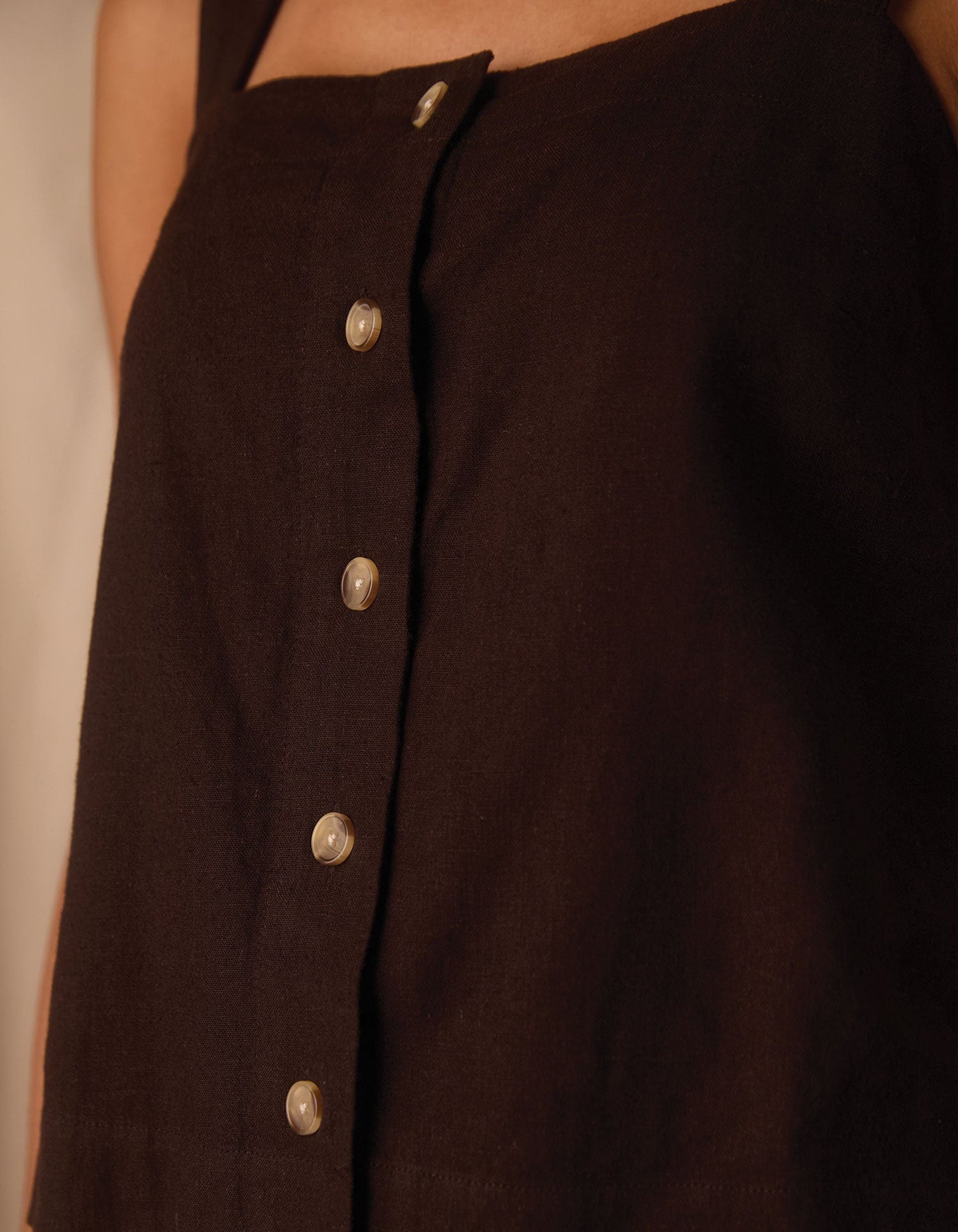 Leukos Linen-Blend Tank in Umber