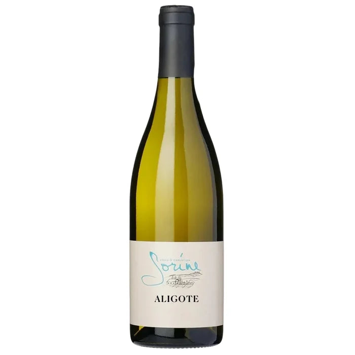 Wine bottle labeled 'Aligote' on a white background