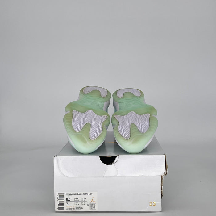 AIR JORDAN 11 LOW IGLOO AH7860-103 SIZE 7/8.5W GS
