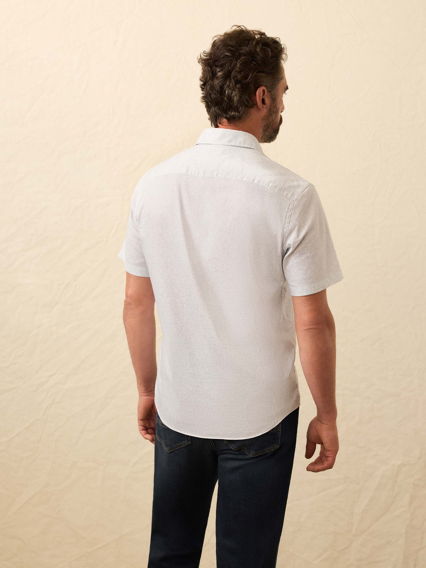 Short-Sleeve Movement™ Monterey Shirt - Ivory Sky Rainforest
