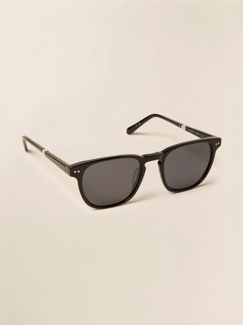 August Sunglasses - Black Solid Gray