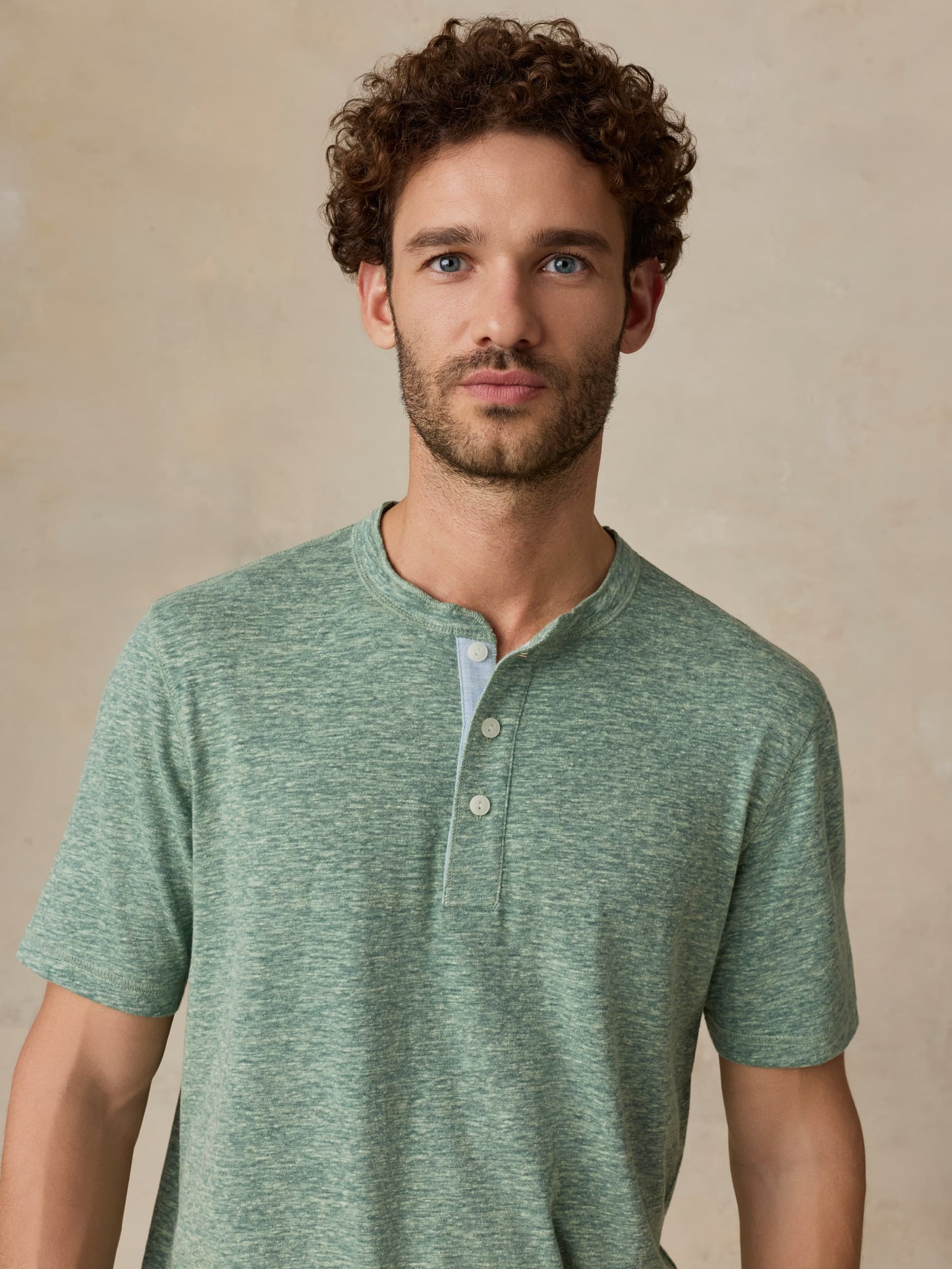 Short-Sleeve Breeze Henley - Woodsy Green Heather