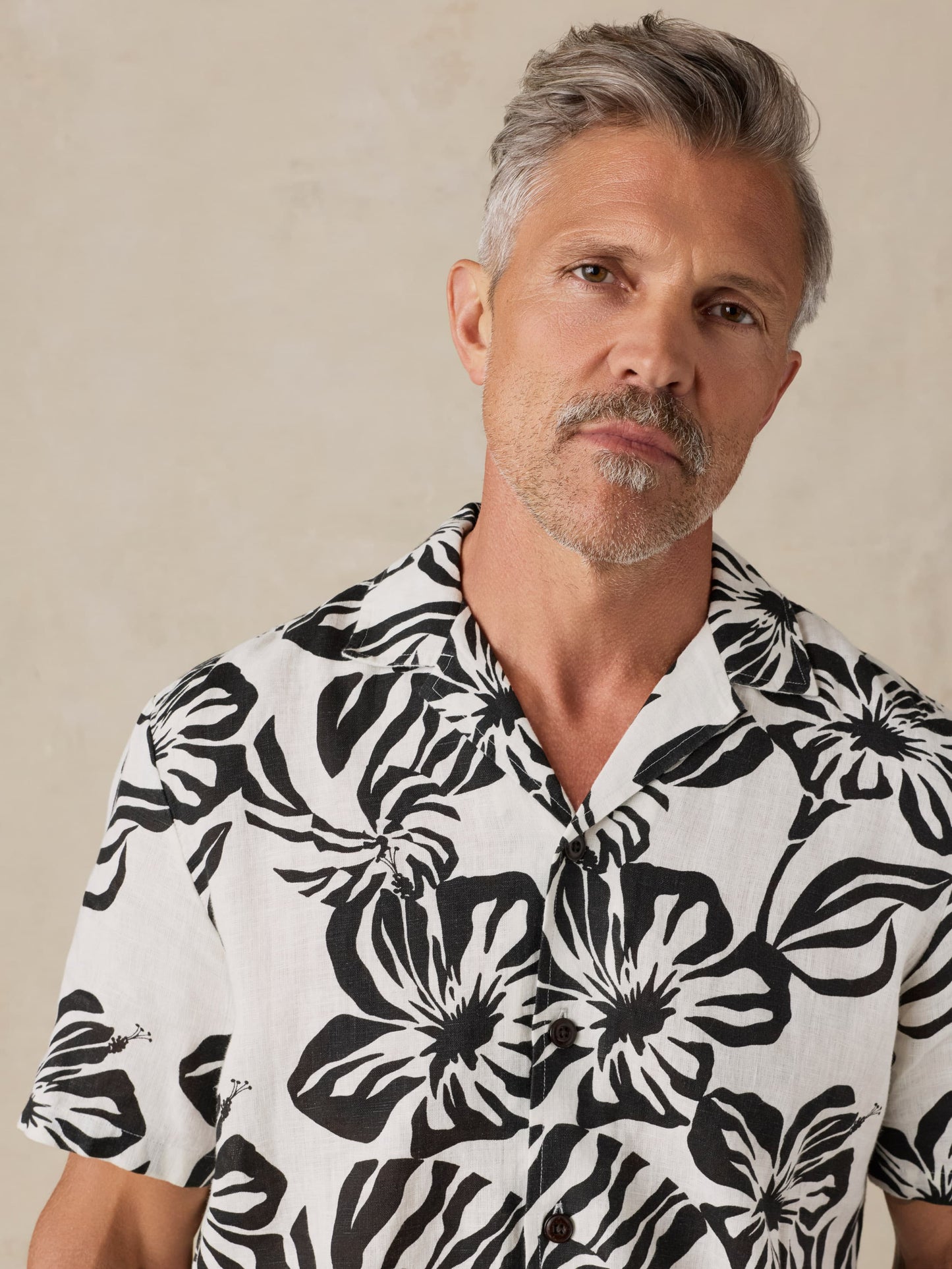 Short-Sleeve Linen Camp Shirt - Midnight Black Floral