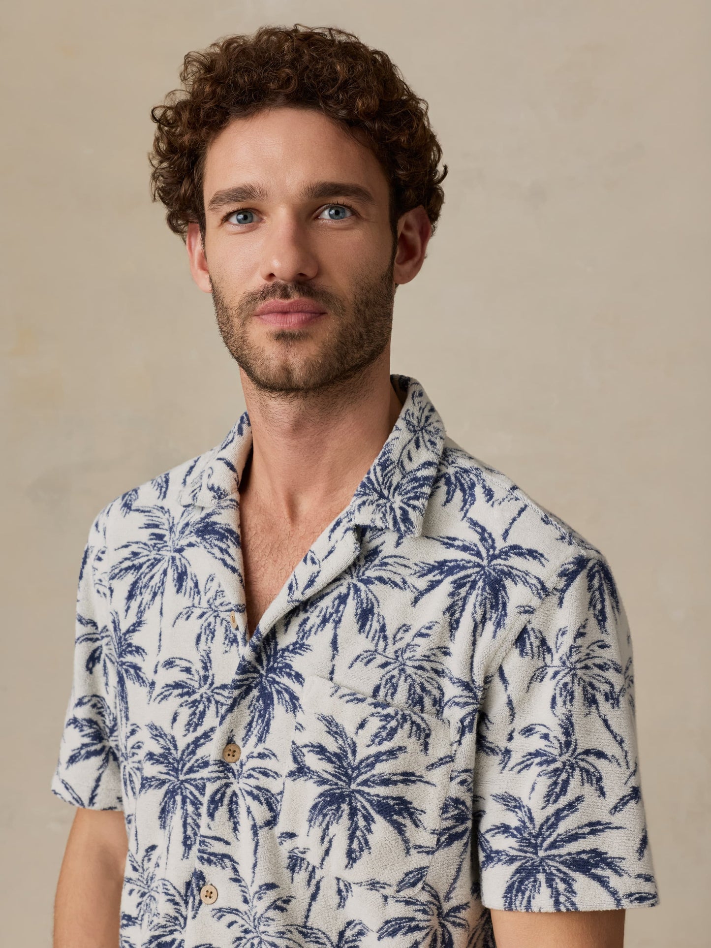 Short-Sleeve Cabana Towel Terry Shirt - Ivory Tropic Trees