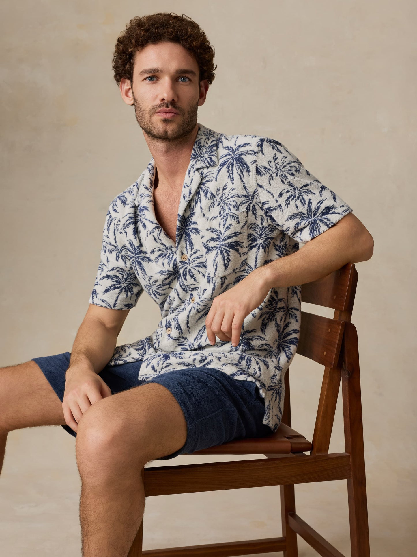 Short-Sleeve Cabana Towel Terry Shirt - Ivory Tropic Trees