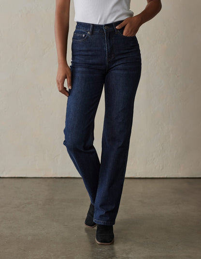 Hi-Rise Straight Jean in Dark Wash