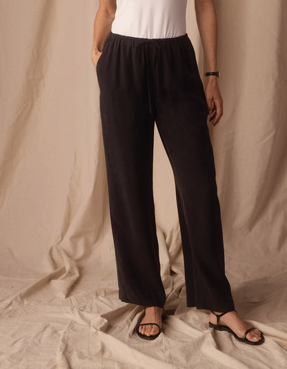 Sueded Costa Drawcord Pant in Black
