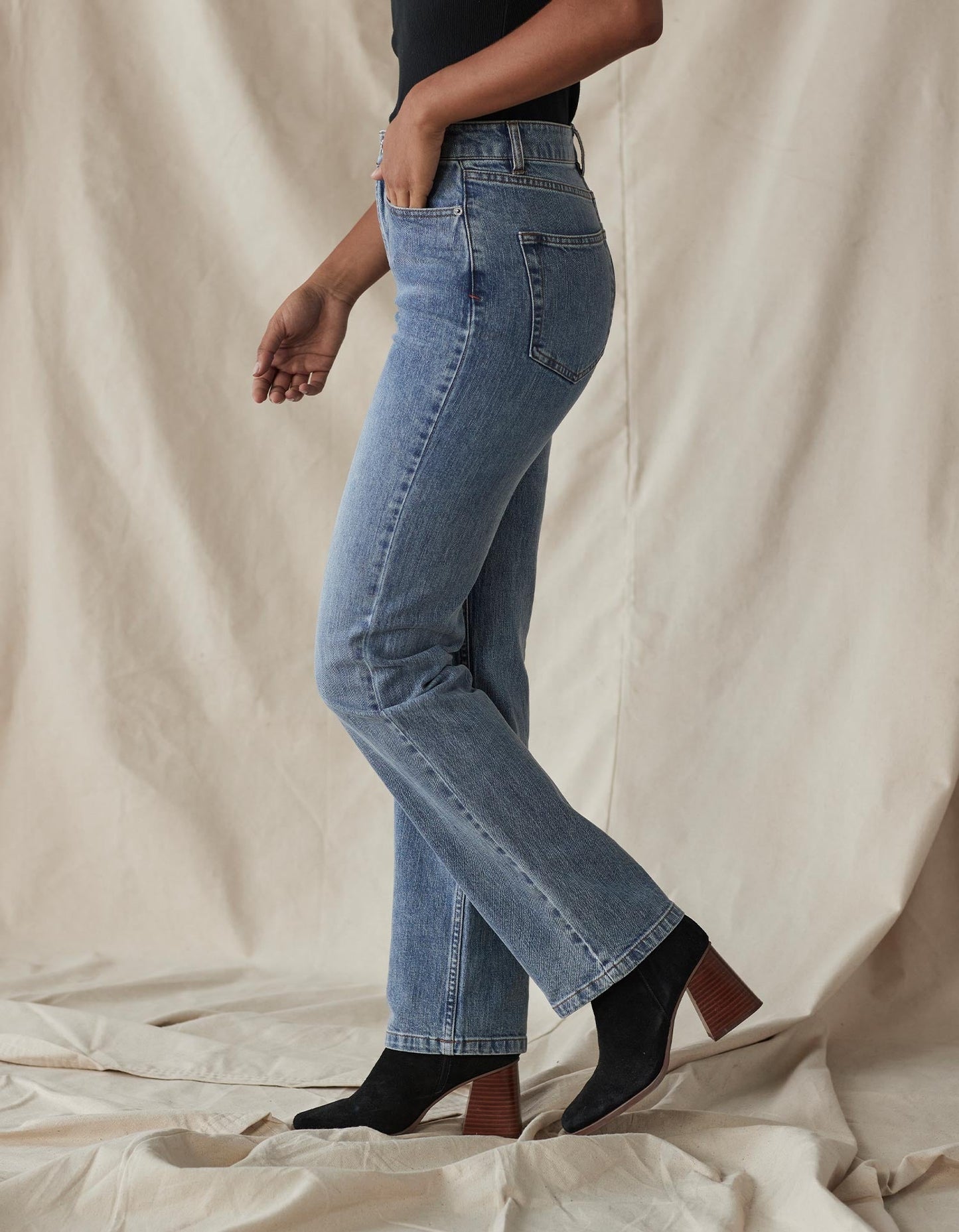 Hi-Rise Straight Jean in Medium Greyson Wash