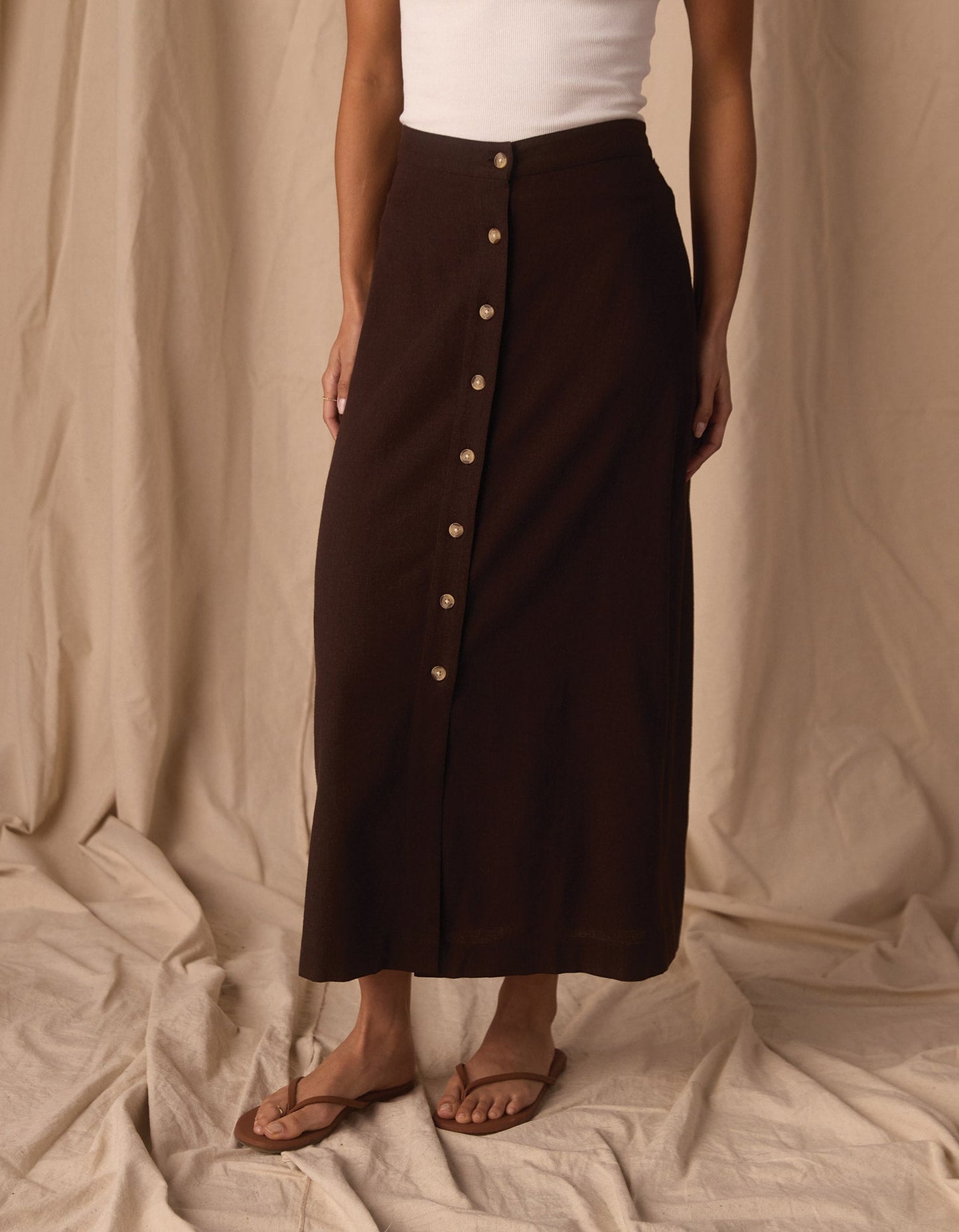 Leukos Linen-Blend Button Front Skirt in Umber