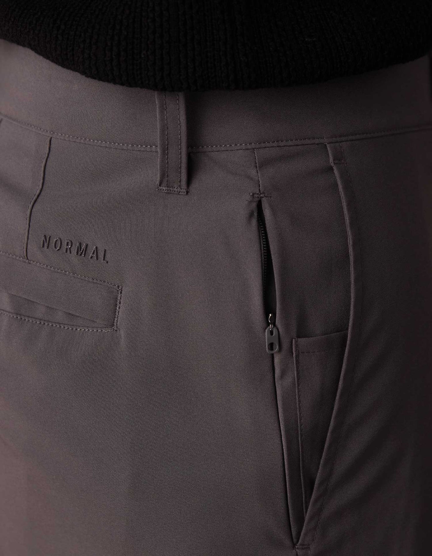 Everyday Hybrid Short in Steel