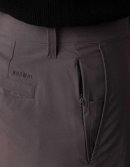 Everyday Hybrid Short in Steel