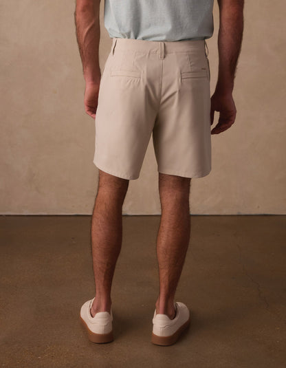 Everyday Hybrid Short in Sand Dune