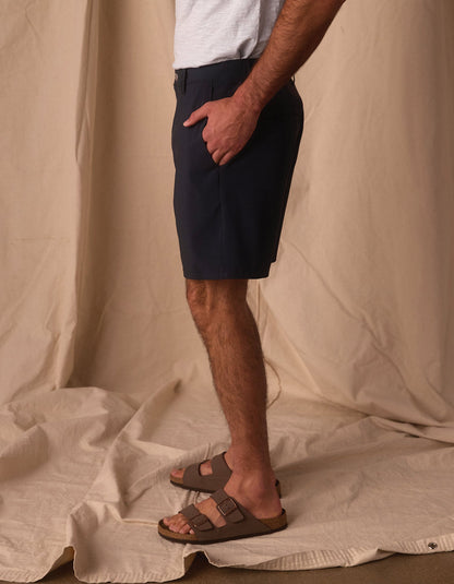 Everyday Hybrid Short in Navy