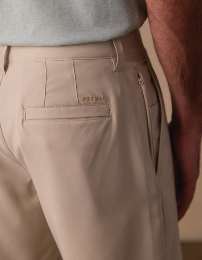 Everyday Hybrid Short in Sand Dune