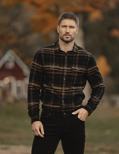 Mountain Overshirt in Black Plaid