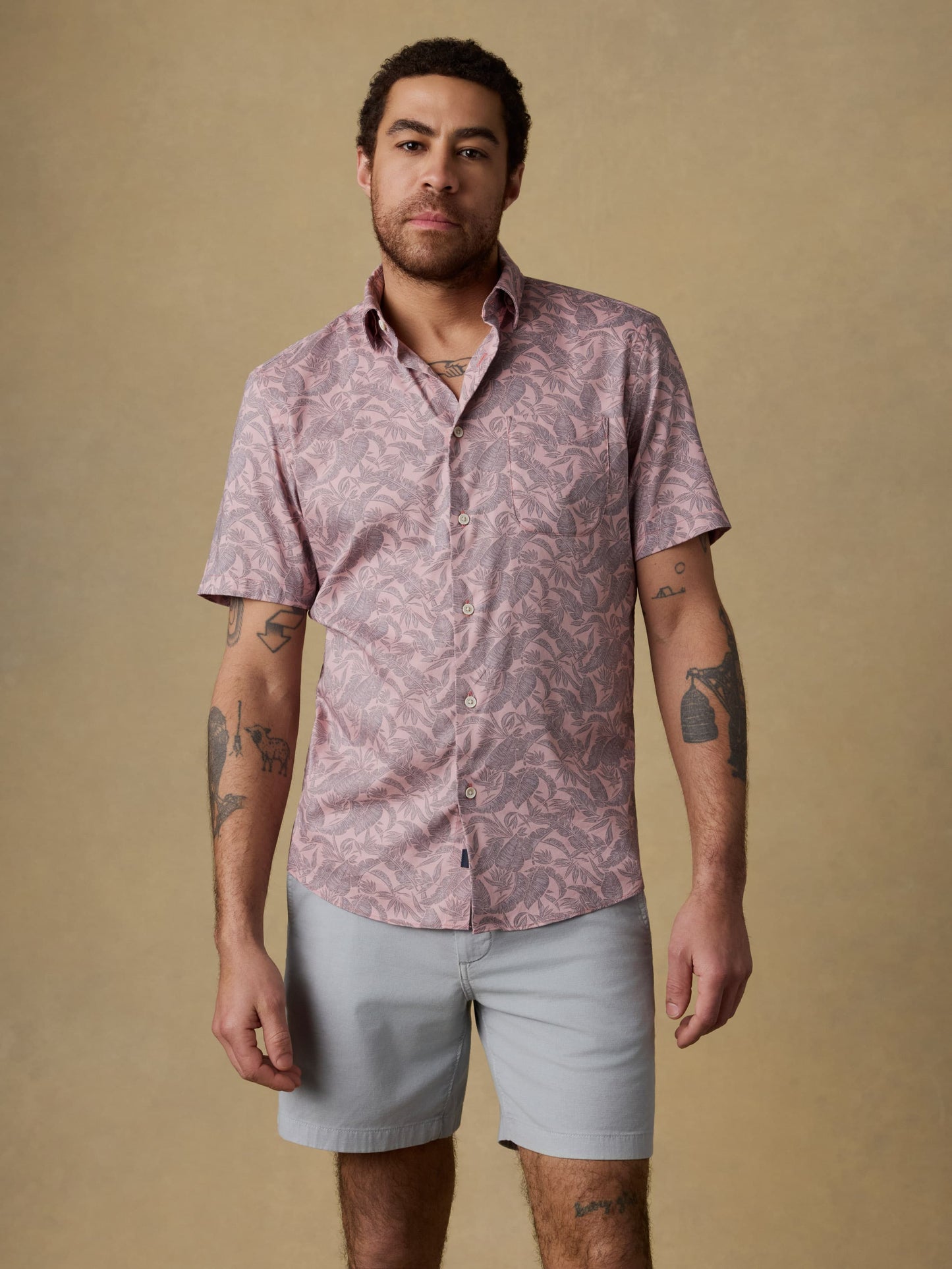 Short-Sleeve Movement™ Monterey Shirt - Mauve Tropic Foliage