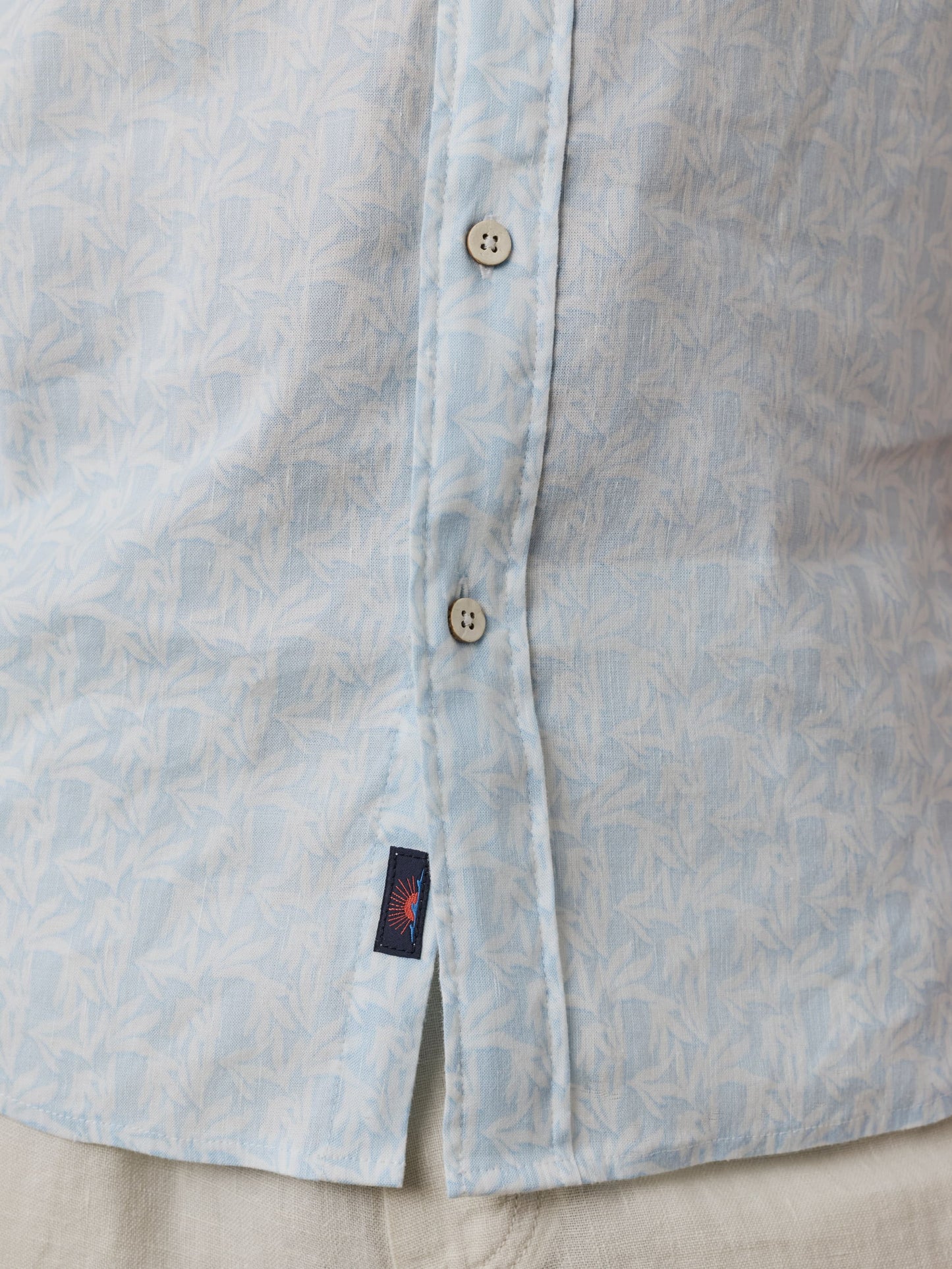 Short-Sleeve Breeze Shirt - Clear Sky Leaf