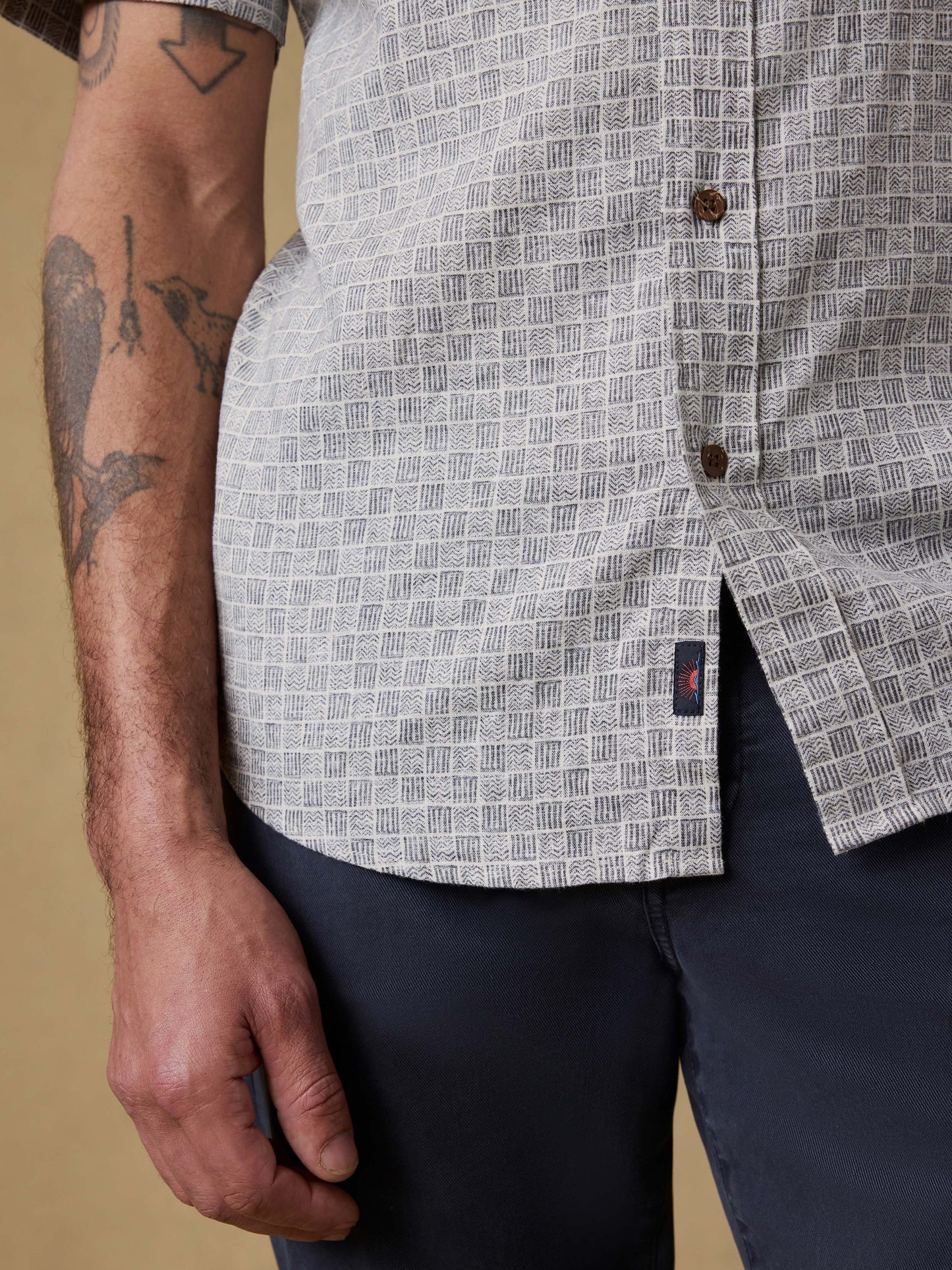 Short-Sleeve Breeze Shirt - Graphite Shell Bricks