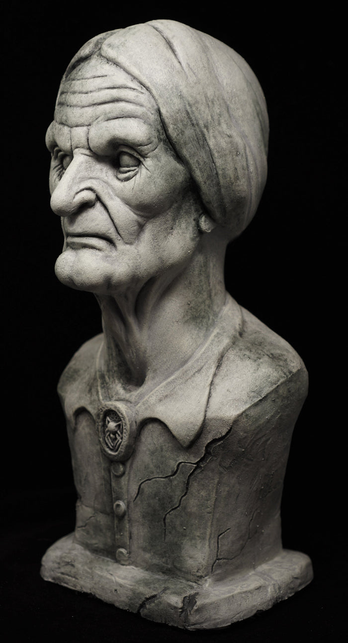 "Madam Macy Ghostly Manor Bust" Halloween Decoration