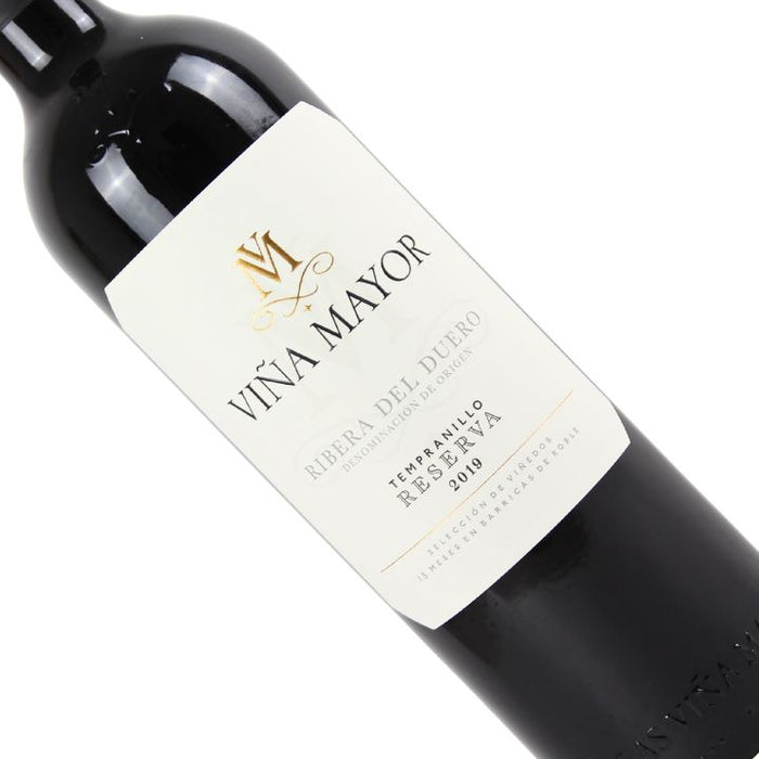 Wine bottle with 'Vina Mayor Ribero Del Duero Reserva' label on a white background